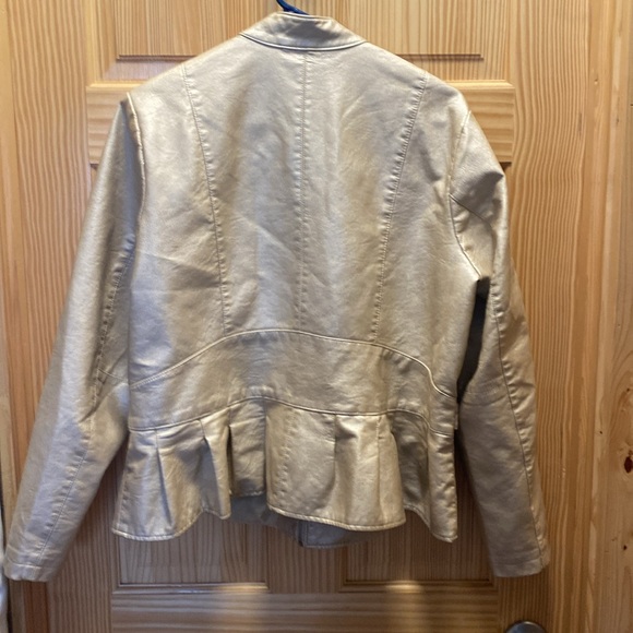 Tan leather looking jacket - Picture 2 of 2